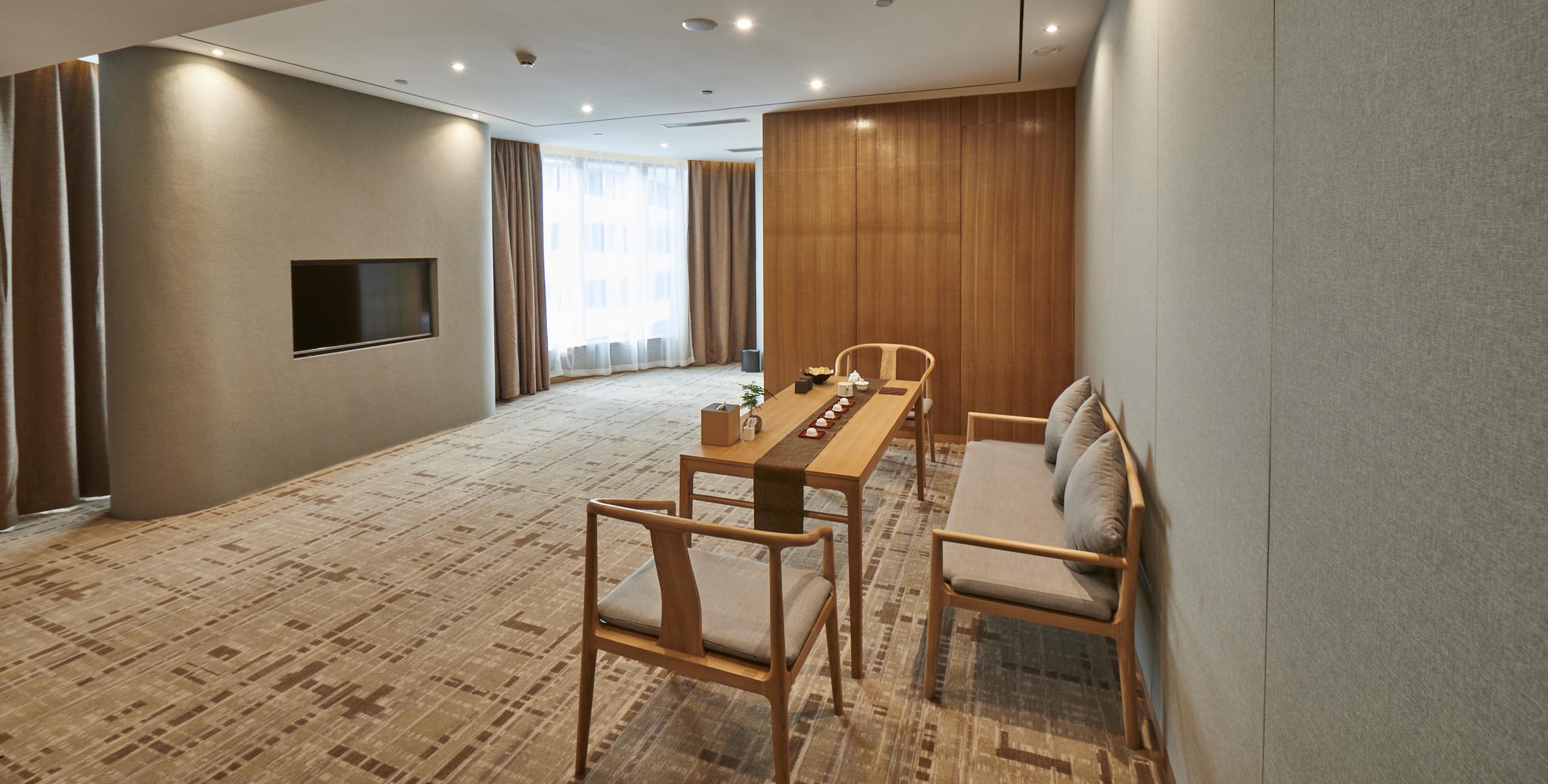 Hotel Zhujiang New Town 4*