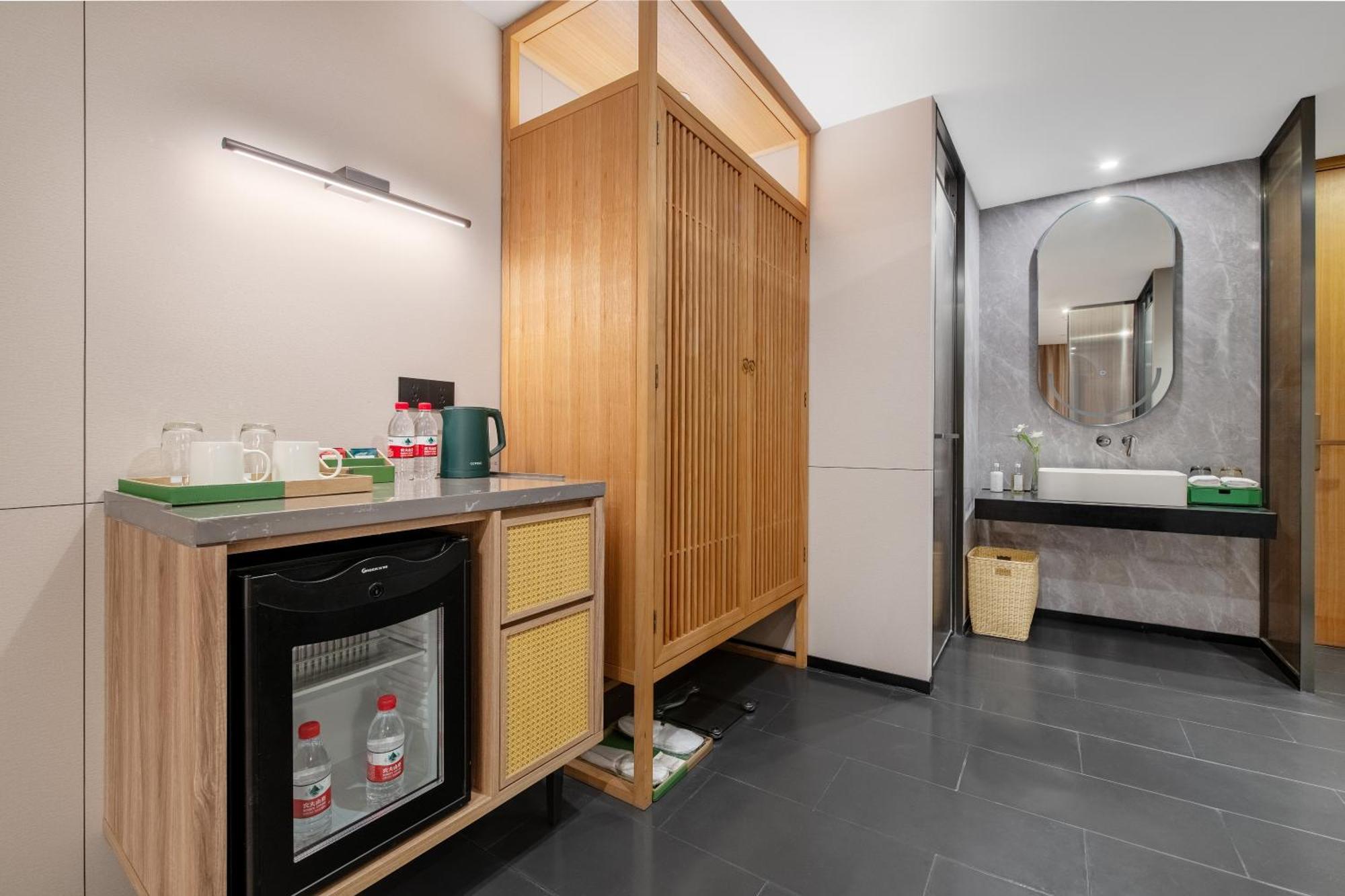 Zhujiang New Town Hotel 4*