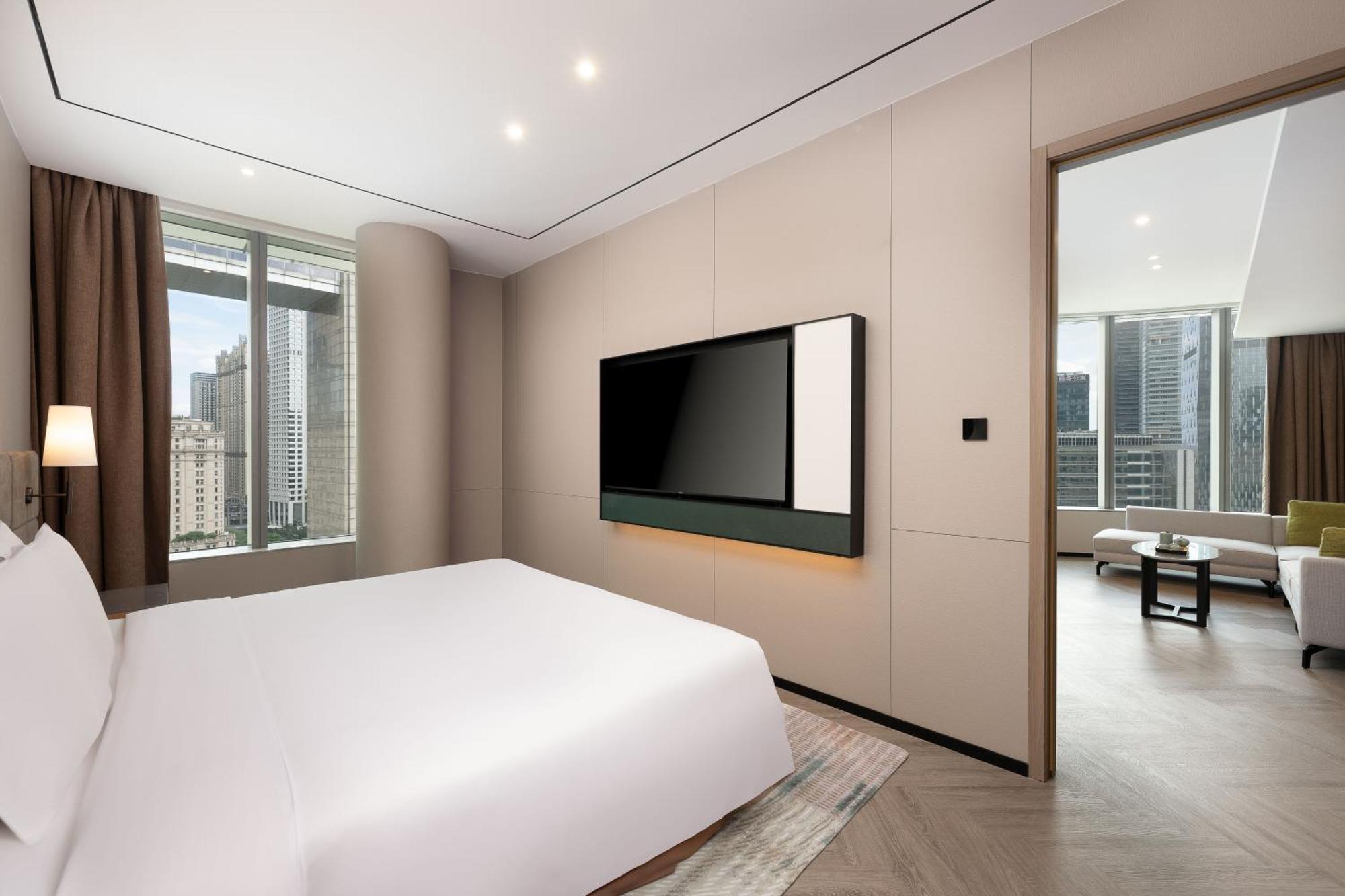 Hotel Zhujiang New Town 4*