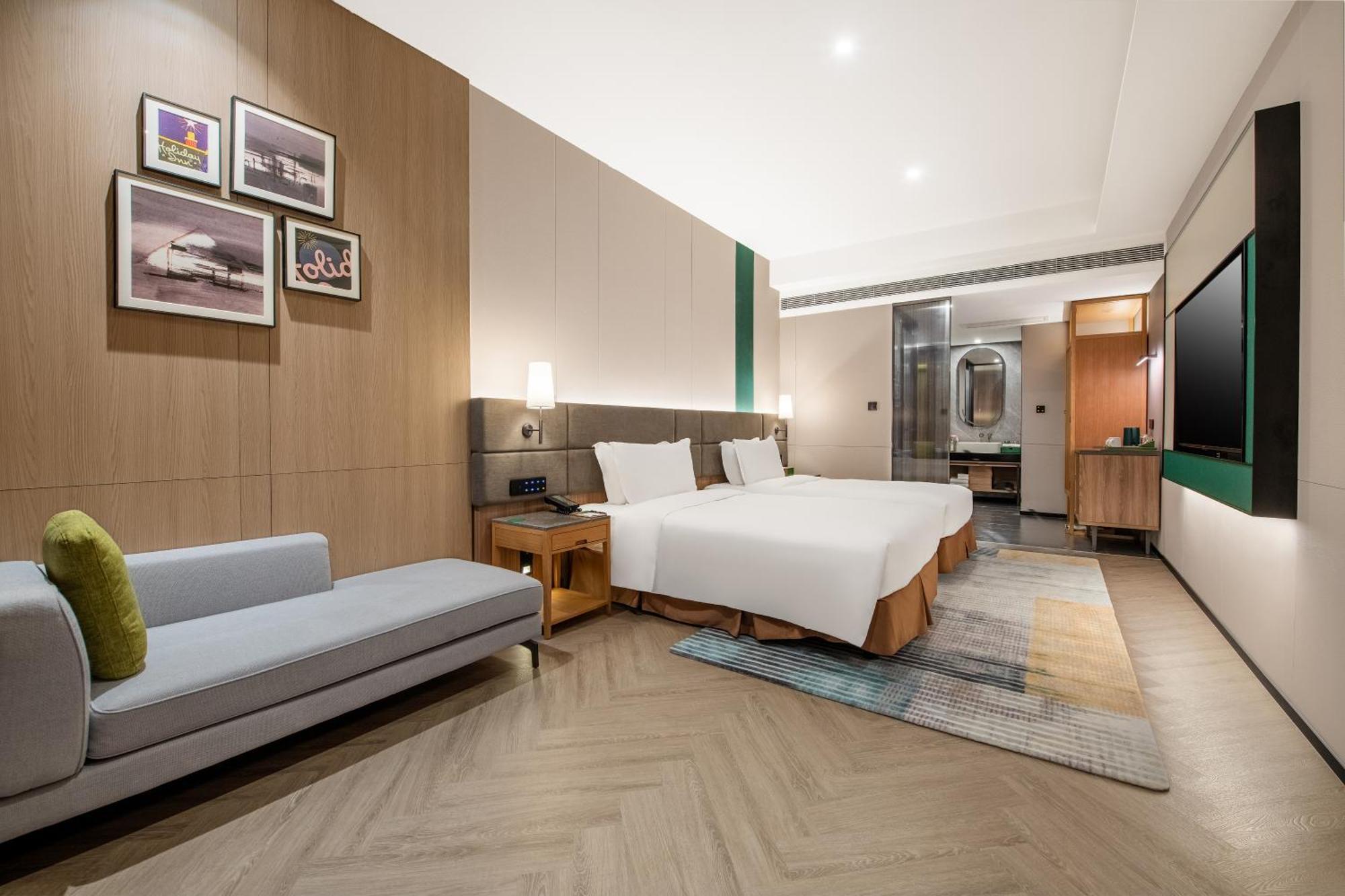 Zhujiang New Town Hotel